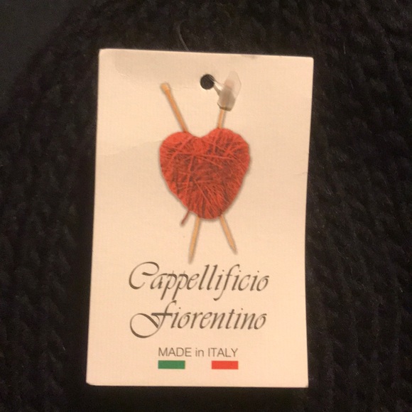 Black winter hat - Picture 2 of 5